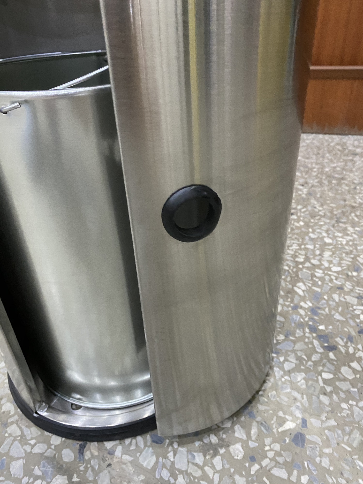 Dispensador de toallitas de acero inoxidable, bote de basura, toallitas húmedas para gimnasio, dispensador de suelo